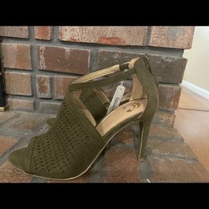 Women’s high heels! Size 6